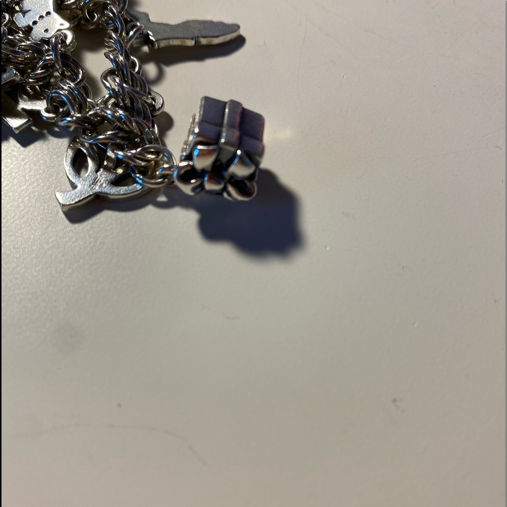 Present James Avery Charm RETIRED